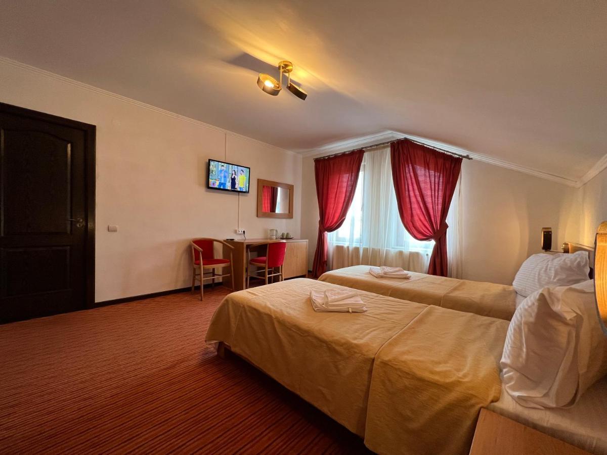 Отель Casa Manu Сибиу Экстерьер фото
