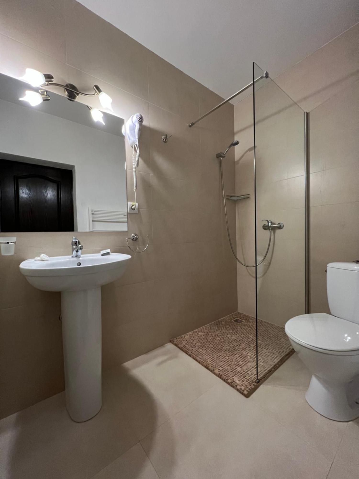 Отель Casa Manu Сибиу Номер фото