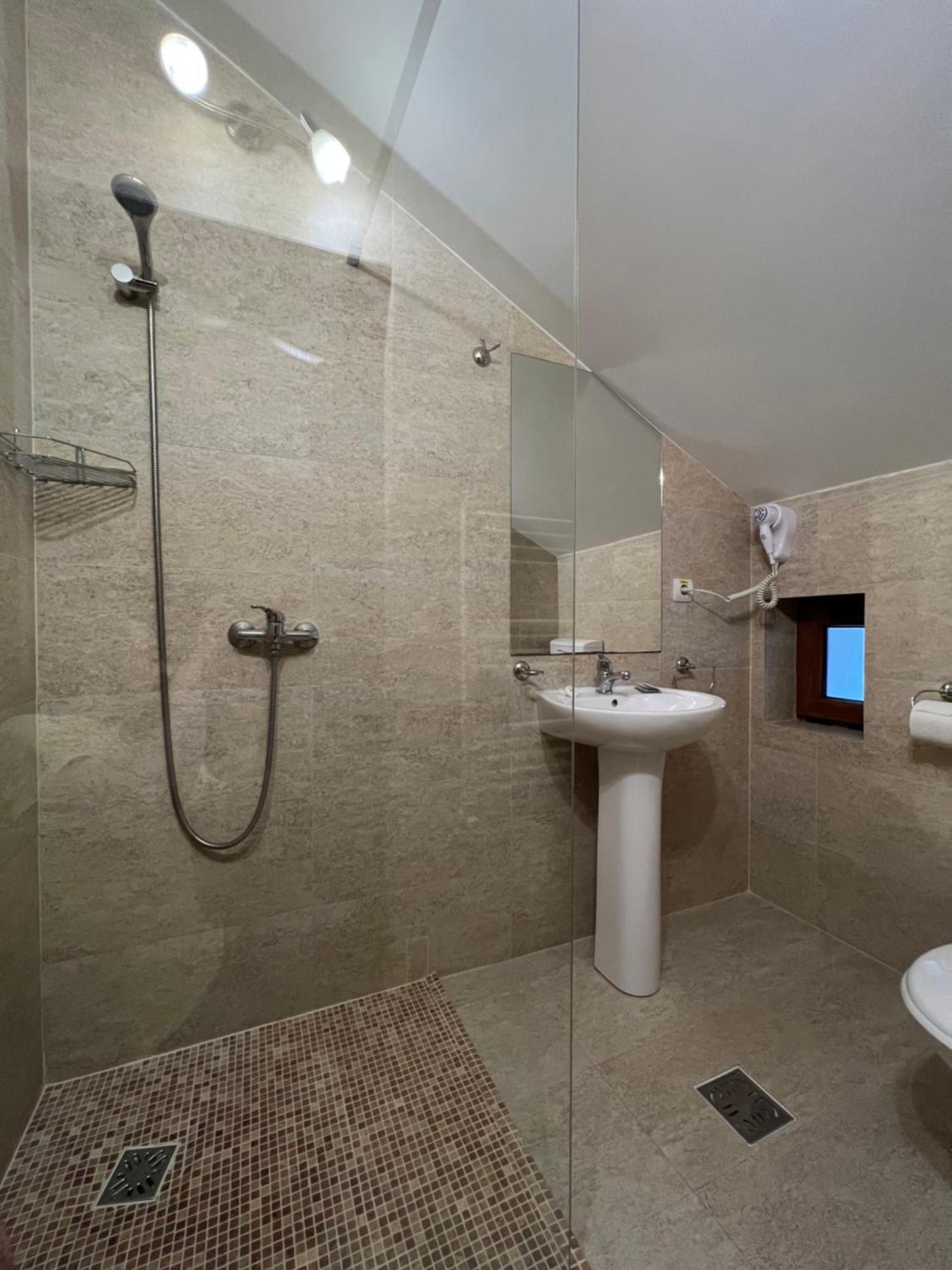 Отель Casa Manu Сибиу Номер фото